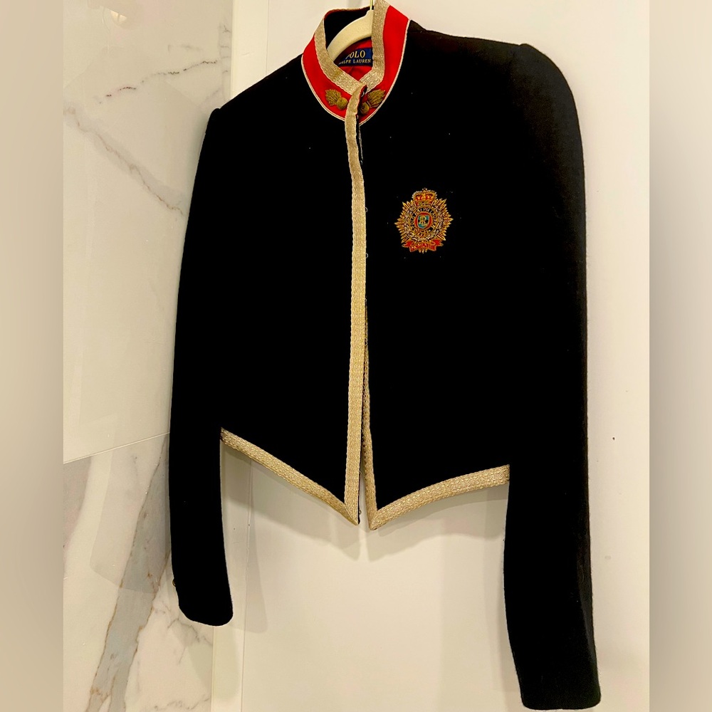 Timeless Elegance Ralph Lauren 100% Wool Blazer – A Classic with a Unique Twist!